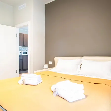 Oberdan & Charm - Elegant Apartment Bari