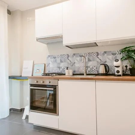 Oberdan & Charm - Elegant Apartment